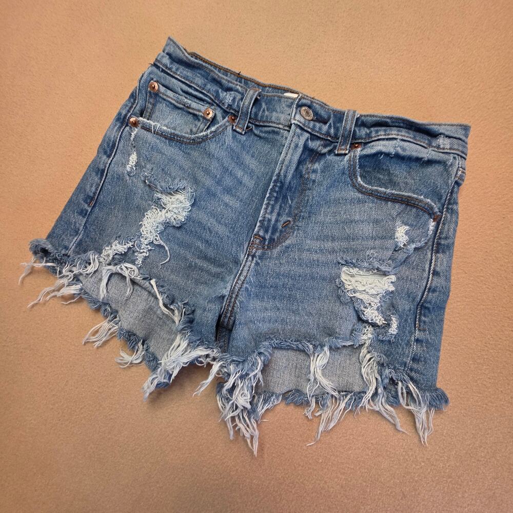 Abercrombie & Fitch Mid Rise Curve Love Distressed Denim Mom Shorts Sz 26/2